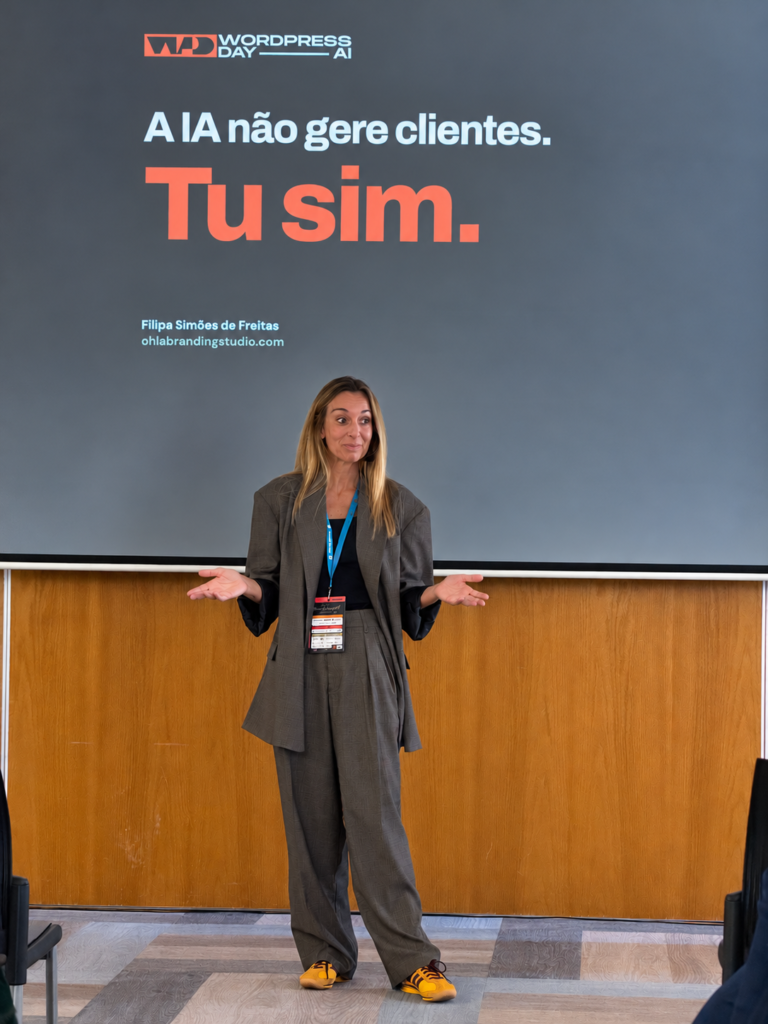 Filipa Simões de Freitas em palco no WordPress Day for AI, em Faro